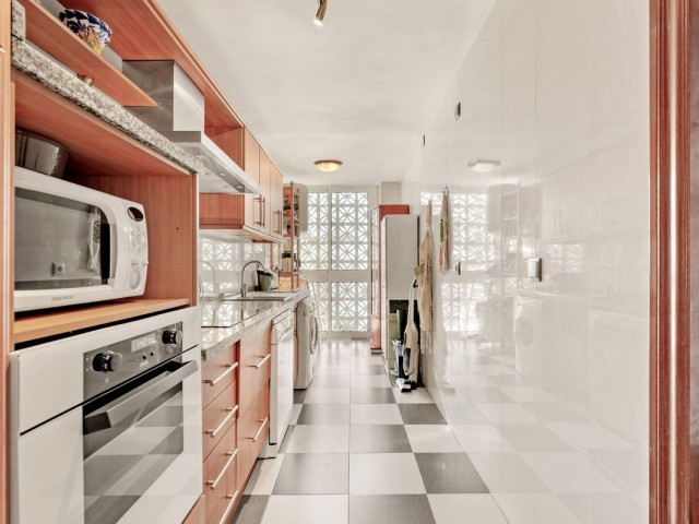 Apartamento con 3 Dormitorios  en Torremolinos