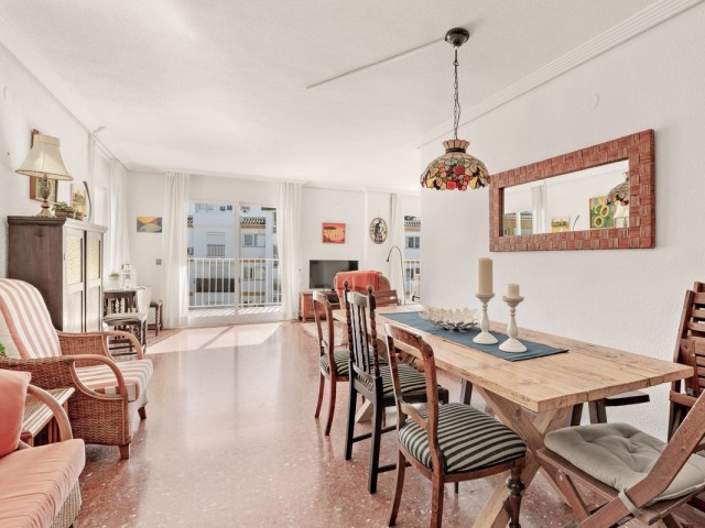 Apartamento con 3 Dormitorios  en Torremolinos
