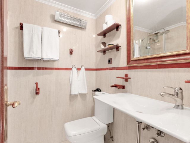 Apartamento con 3 Dormitorios  en Torremolinos