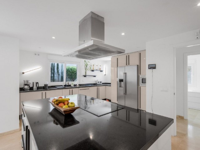 Villa, Nueva Andalucia, R4420990