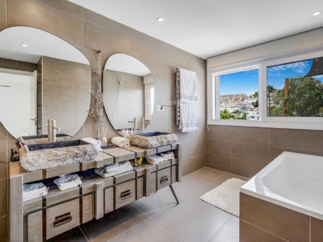 6 Slaapkamer Villa in Nueva Andalucía