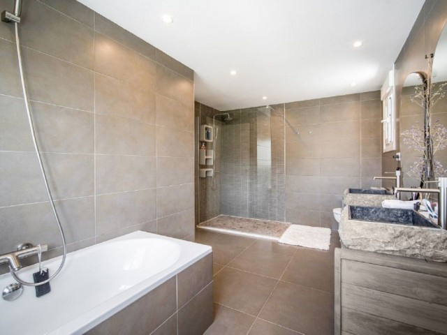 6 Slaapkamer Villa in Nueva Andalucía