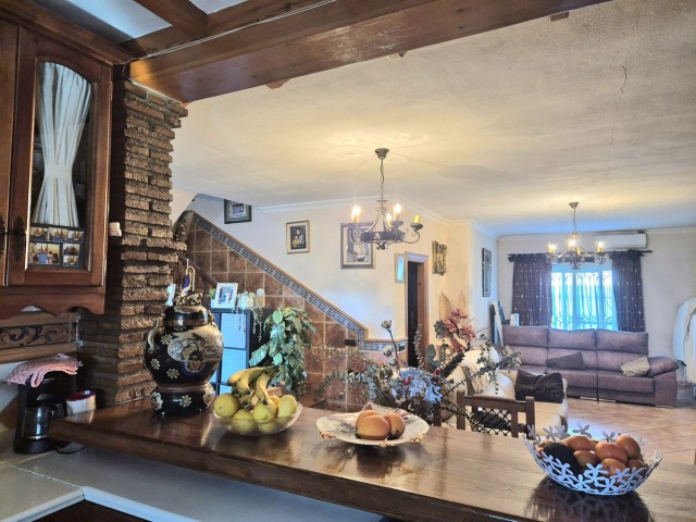 Villa con 4 Dormitorios  en Alhaurín el Grande