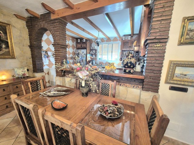 Villa con 4 Dormitorios  en Alhaurín el Grande