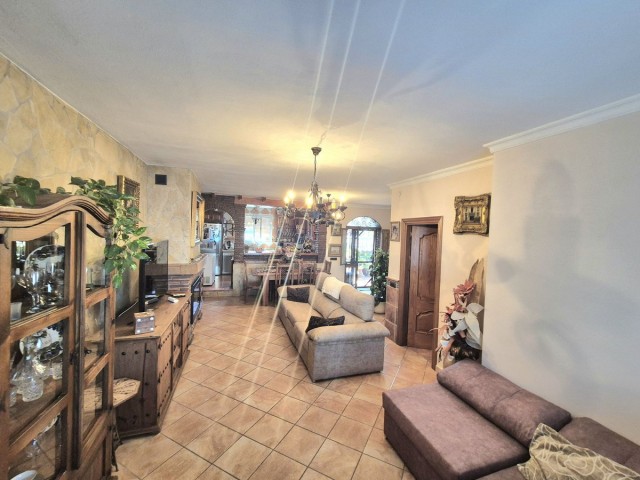 Villa con 4 Dormitorios  en Alhaurín el Grande
