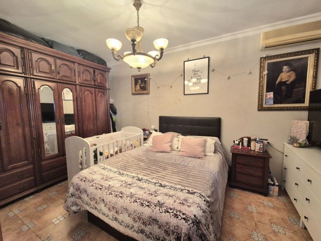 Villa con 4 Dormitorios  en Alhaurín el Grande