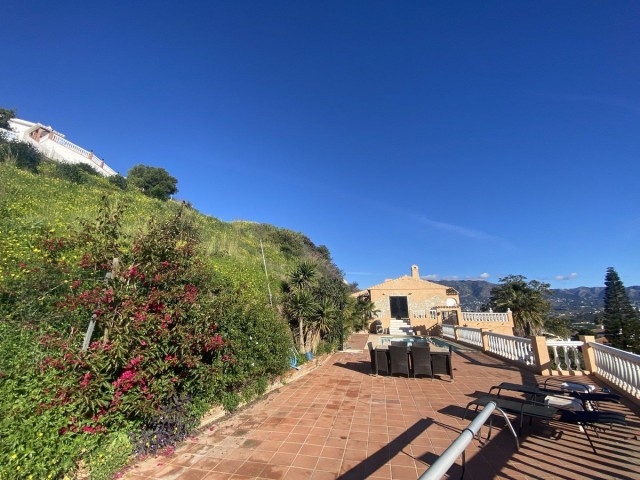 Villa con 6 Dormitorios  en Mijas Costa