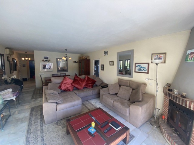 Villa con 6 Dormitorios  en Mijas Costa