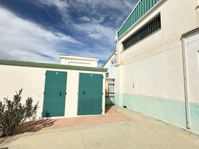 Comercial con 12 Dormitorios  en Málaga