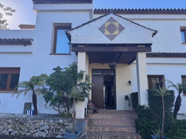 4 Bedrooms Villa in Istán