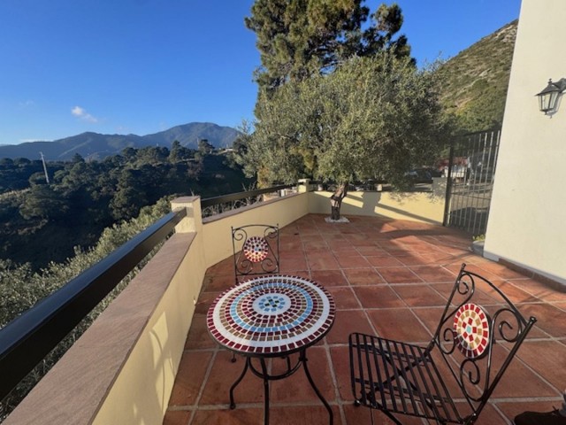 4 Bedrooms Villa in Istán