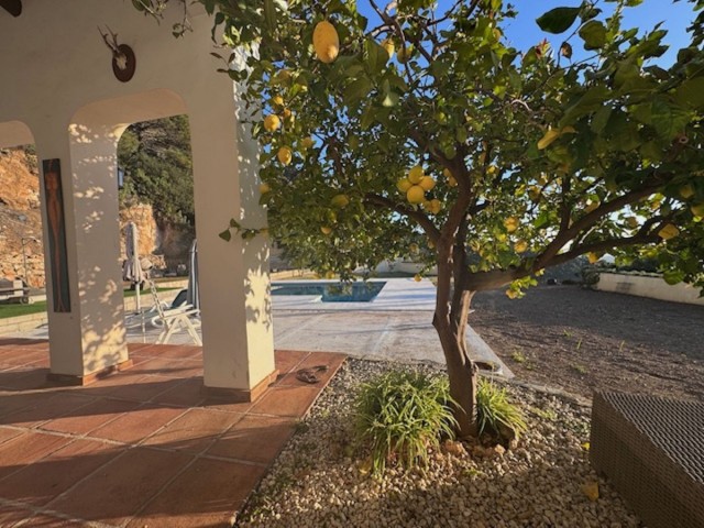 4 Bedrooms Villa in Istán