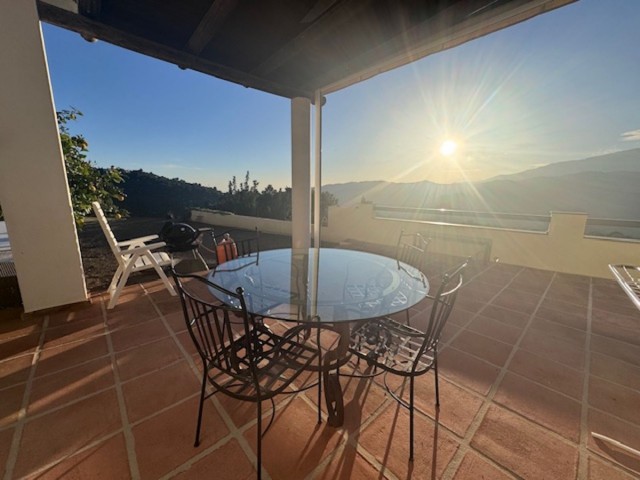 4 Bedrooms Villa in Istán