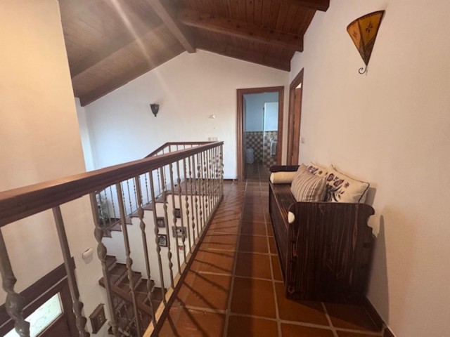 4 Bedrooms Villa in Istán