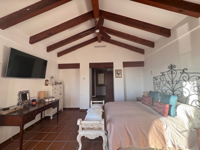 4 Bedrooms Villa in Istán
