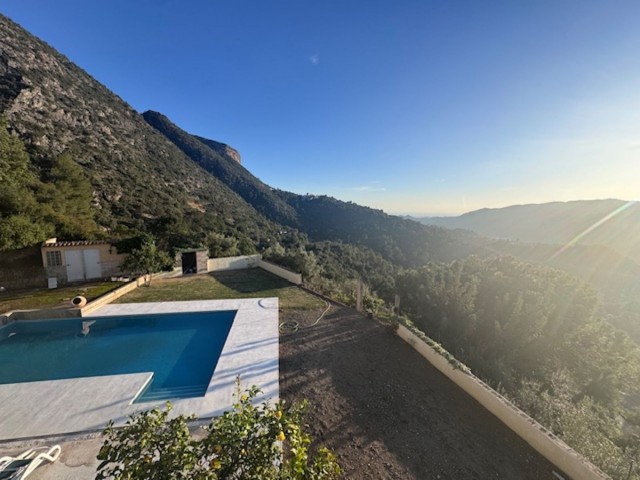 4 Bedrooms Villa in Istán