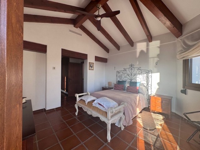 4 Bedrooms Villa in Istán
