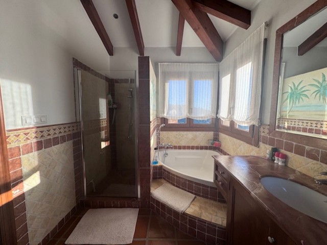 4 Bedrooms Villa in Istán
