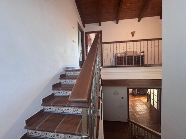 4 Bedrooms Villa in Istán