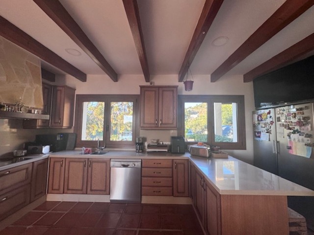 4 Bedrooms Villa in Istán