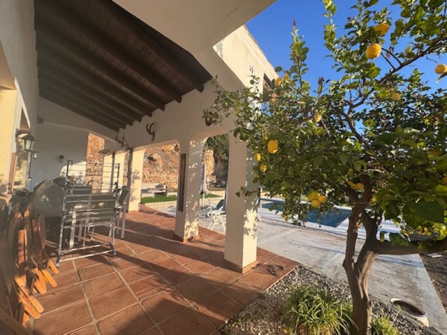 4 Bedrooms Villa in Istán