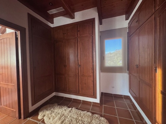4 Bedrooms Villa in Istán