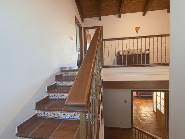 Villa con 4 Dormitorios  en Istán