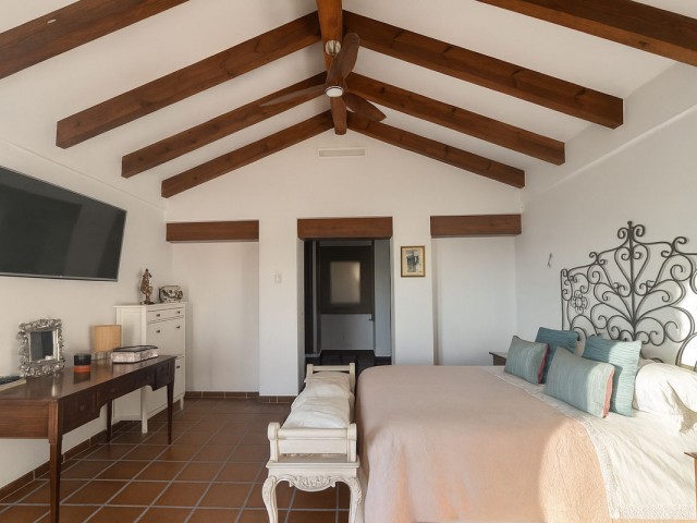 Villa con 4 Dormitorios  en Istán