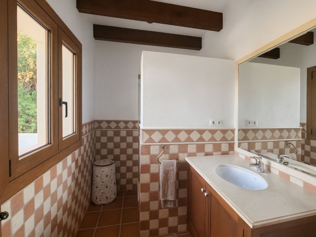 Villa con 4 Dormitorios  en Istán