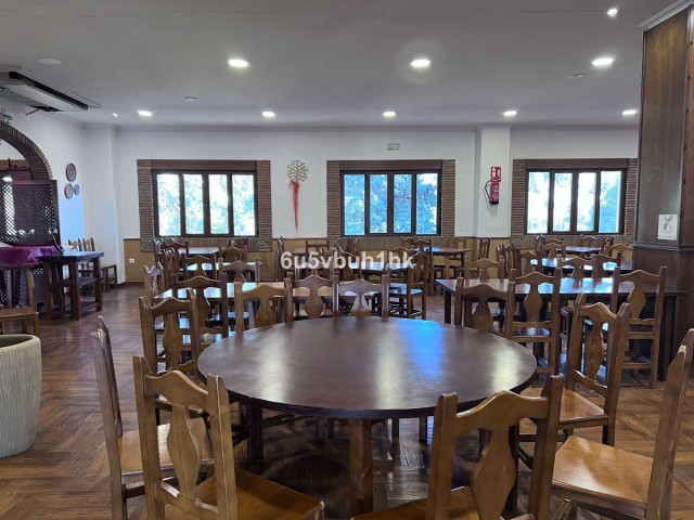 Comercial con 4 Dormitorios  en Málaga