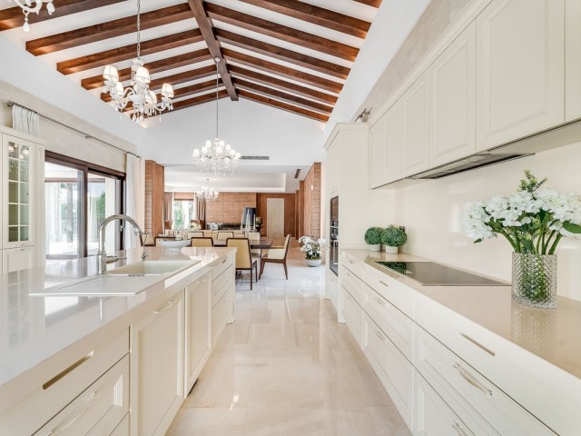 Villa, Nueva Andalucia, R4956682