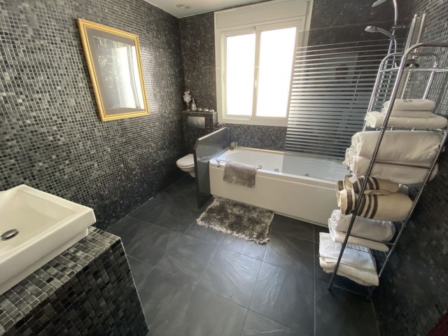 5 Soveroms Villa i Torremolinos