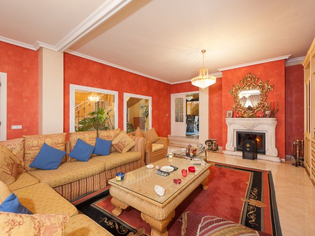 4 Bedrooms Villa in Benalmadena