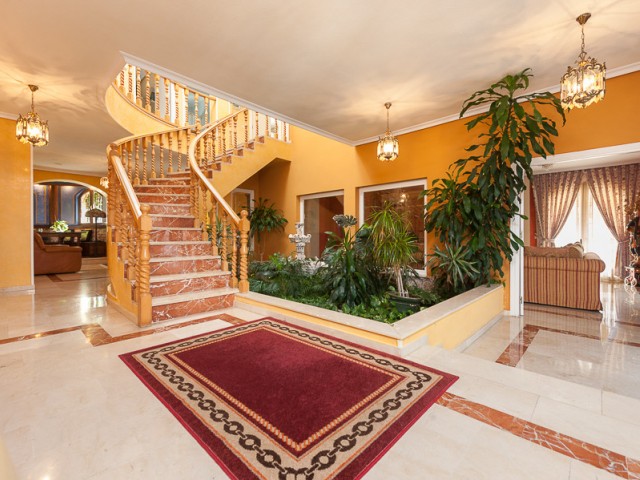 4 Bedrooms Villa in Benalmadena