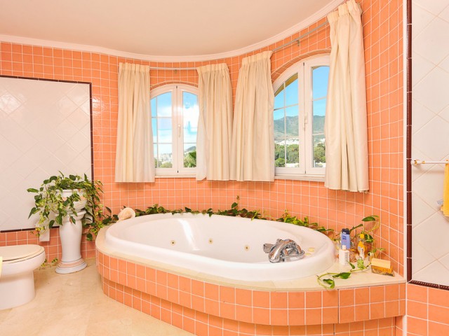 4 Bedrooms Villa in Benalmadena