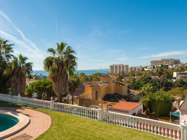 4 Bedrooms Villa in Benalmadena