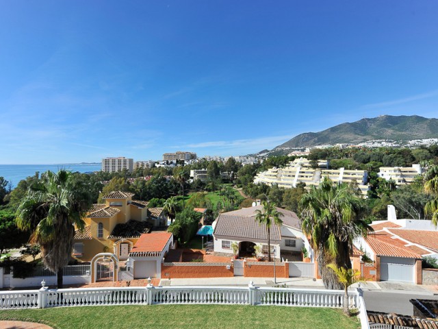 4 Bedrooms Villa in Benalmadena