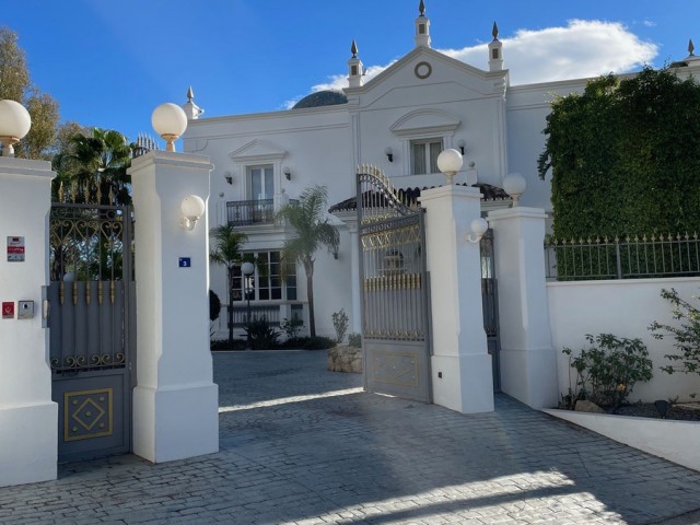 Villa con 7 Dormitorios  en Mijas