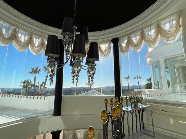 Villa con 7 Dormitorios  en Mijas