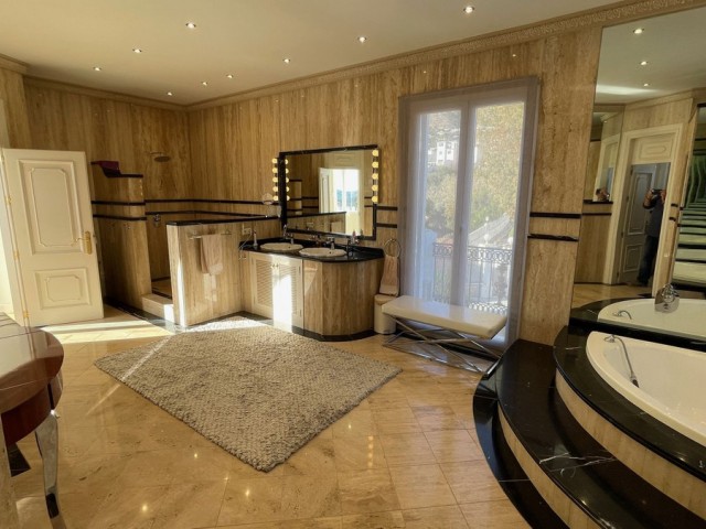 Villa con 7 Dormitorios  en Mijas