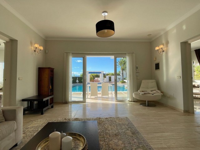 Villa con 7 Dormitorios  en Mijas