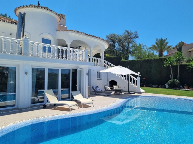 5 Sovrums Villa i Elviria