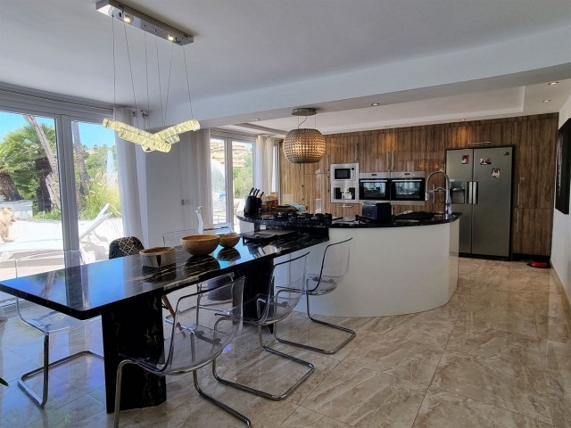 5 Sovrums Villa i Elviria