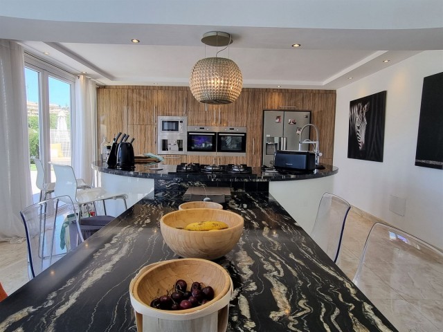 5 Sovrums Villa i Elviria