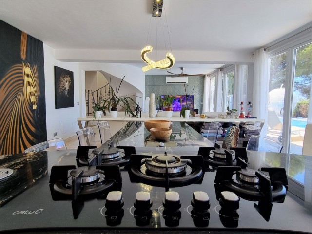 5 Sovrums Villa i Elviria
