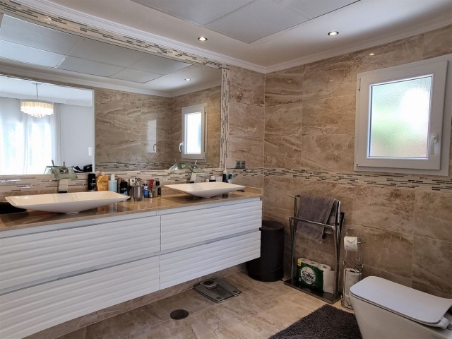 5 Schlafzimmer Villa in Elviria
