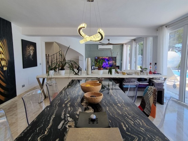 5 Schlafzimmer Villa in Elviria