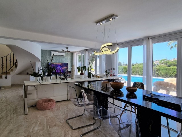 5 Schlafzimmer Villa in Elviria