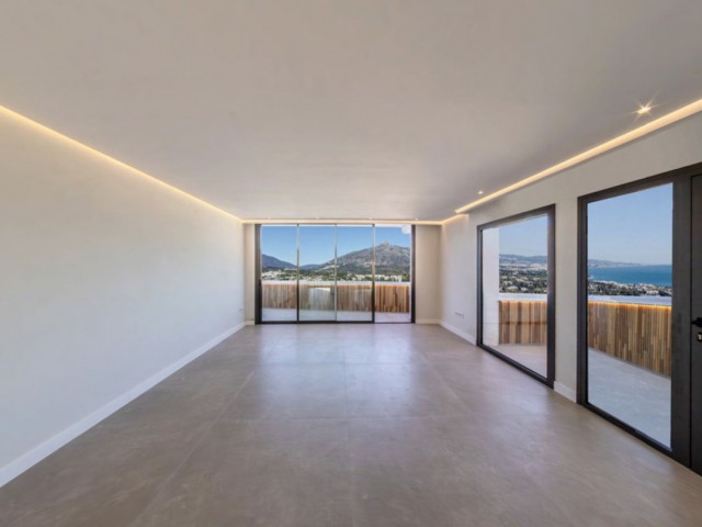 Penthouse avec 2 Chambres  à Nueva Andalucía