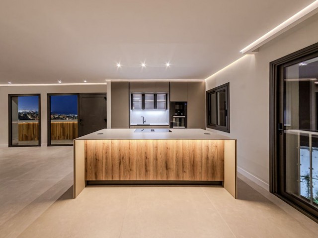 Penthouse avec 2 Chambres  à Nueva Andalucía